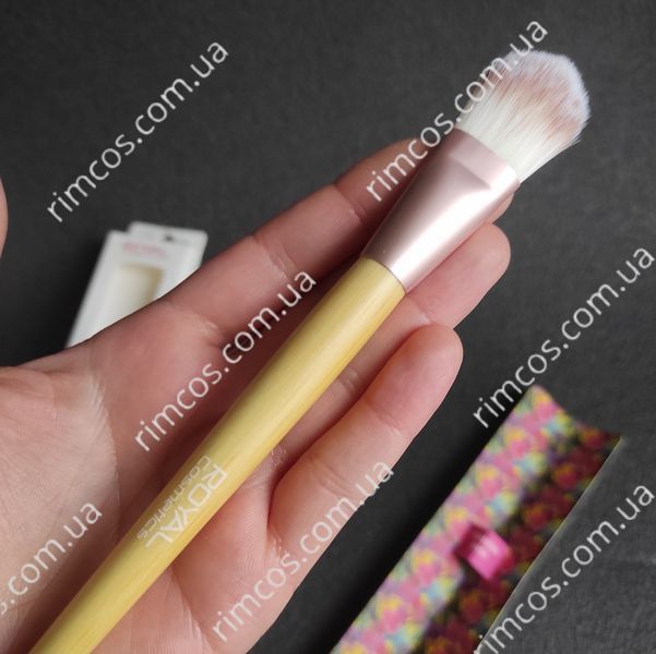 Кисть для тональной основы Royal Natural Foundation Brush RCCNFB фото