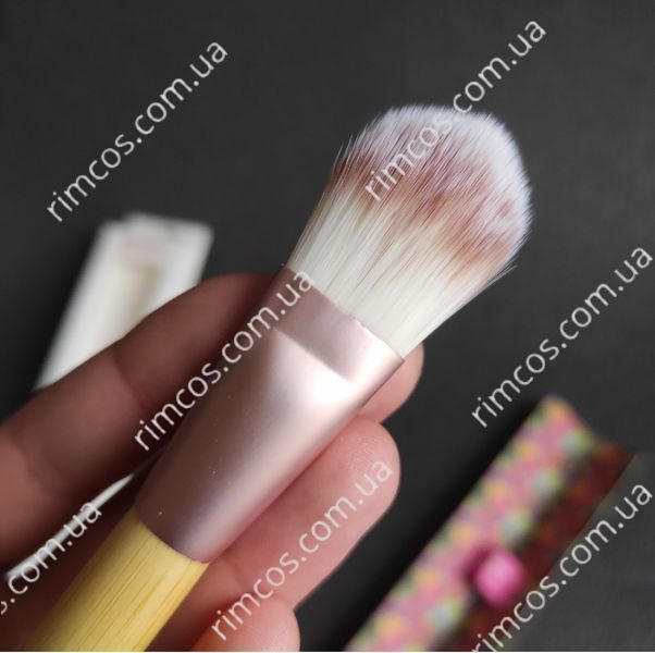 Кисть для тональной основы Royal Natural Foundation Brush RCCNFB фото